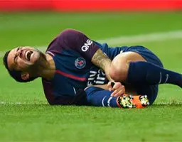 Травма ведущего футболиста существенно влияет на распределение сил в матче